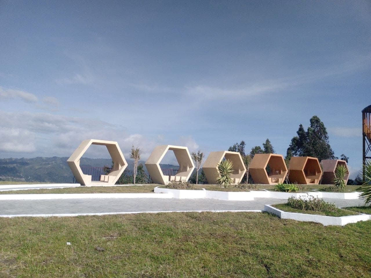 Hexagonal visitor pods